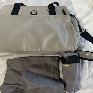 New with tags. DELSEY travelling bag. Expandable with may pockets inside.